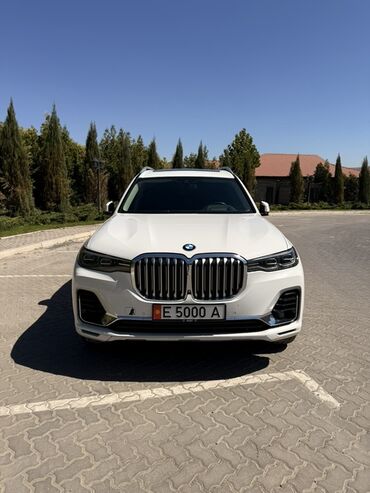 беха машина: BMW X7 xDrive40i, белый кузов, 7‑местный полноразмерный SUV. Кузов и