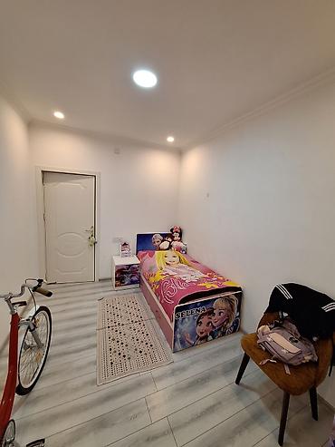 bileceri kiraye evler: 5 otaqlı mənzil – geniş və işıqlı - Zal: Mərmərə bənzər dekorativ — 9