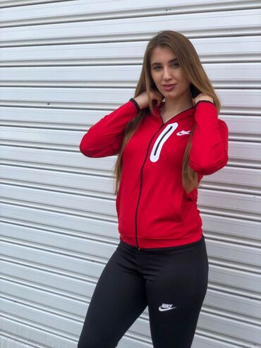 Gornji i donji deo: Likra
M - 2xl
3200 — 7