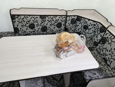 спальный кровать бу: Ашкана үстөлү жана отургуч, Колдонулган, Өзү алып кетүү, түсү - Ак