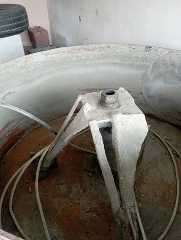 Производство пескоблоков: Срочно продается аппарат песко блока. В комплекте: мешалка, 2шт at lalafo.kg — 8 Производство пескоблоков: Срочно продается аппарат песко блока. В комплекте: мешалка, 2шт — 8