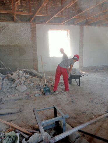 Демонтажные работы: Разбор полов, Снятие потолков, Снос стен | Гипсокартонная стена, Демонтаж встроенных шкафов, Снос перегородки | Зачистка от старых обоев, Сбивка старой штукатурки, Снятие побелки | Демонтаж линолеума, Демонтаж плинтуса, Демонтаж кафельной плитки | Кровля из профнастила, Крыша из шифера, Металлочерепичная кровля Больше 6 лет опыта — 25