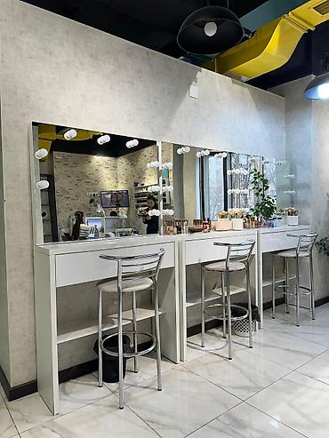 Кронштейны, стойки: Кронштейн Для одежды, Материал: Металл, С подсветкой, Новый — 60