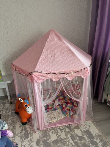 продаю детскую палатку: Продаю шатер палатку Мишку и пони за 1500 сом и еще обувь для
