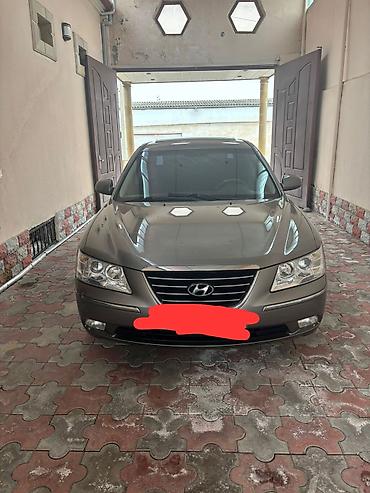 Hyundai: Hyundai Sonata sedan • Korpus: 4 qapılı sedan, metalik boz rəng • — 1