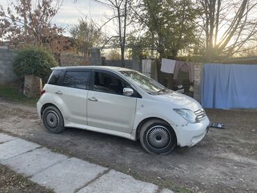 домкраты бу: Toyota ist: 2003 г., 1.5 л, Автомат, Бензин, Хэтчбэк