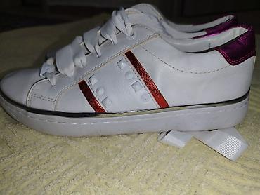 adidas sandale: Bele ženske patike sa platformom i ukrasnim detaljima - Model: niske — 3