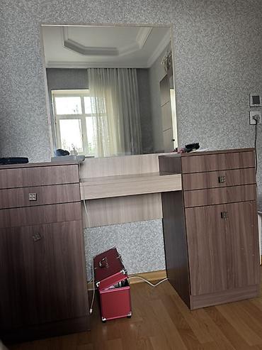 Makiyaj/Toalet masası – geniş güzgülü, saxlama üçün çoxfunksiyalı - lalafo.az -da Makiyaj/Toalet masası – geniş güzgülü, saxlama üçün çoxfunksiyalı -
