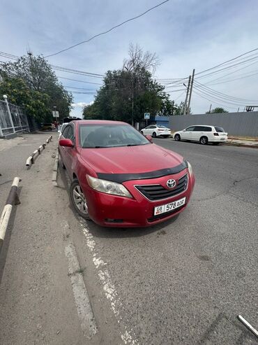 автомашины на продажу: Продается автомобиль Toyota Camry красного цвета. Седан среднего
