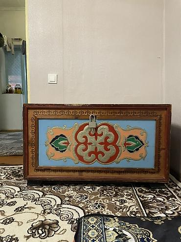 dressing table: Резной деревянный сундук с росписью - Материал: дерево. - Ручная — 1