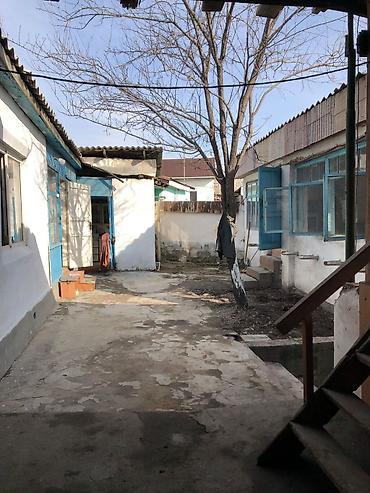 Продажа времянок: Ош базарга жакын жерден. Уй сатылат . учосток 2 сотик кызыл китеп — 8