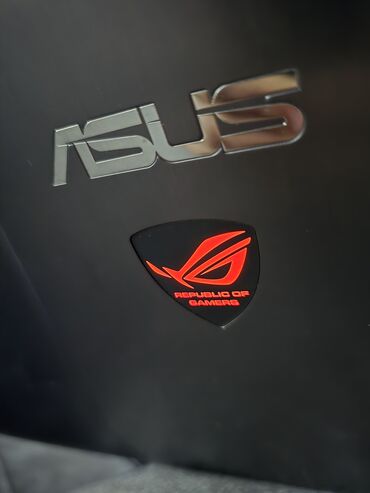 ASUS: Intel Core i7, 17.3 " — 10
