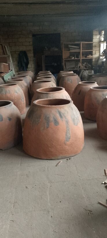Təndir kürələri: Ənənəvi gil küplər – iri həcmli saxlama qabları. salam — 2