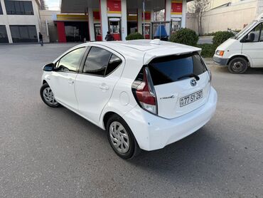Toyota: Toyota Prius: 1.5 l | 2016 il Hetçbek — 6