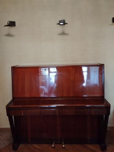 Pianolar: Belarus pianosu işləkdir kökdedir 220 manata satılır qiymət sondur