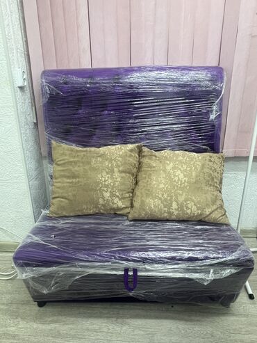 продам диван б у: Угловой диван, цвет - Фиолетовый, Б/у