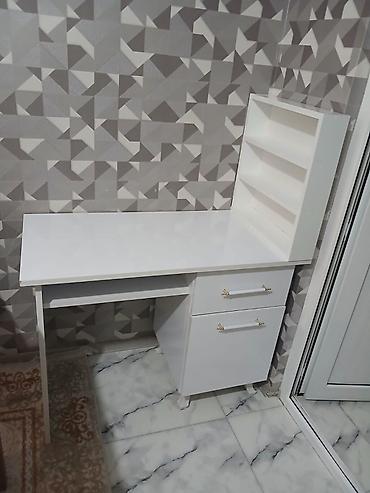 ref: Düz masa, Stulsuz, Polkalı, Siyirməli, Sadə laminat — 4