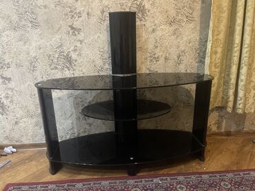 стол для переговоров овальный: Qara şüşə TV/Media stendi - Material: parlaq temperli qara şüşə və at lalafo.az стол для переговоров овальный: Qara şüşə TV/Media stendi - Material: parlaq temperli qara şüşə və