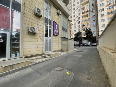 xutorda kirayə ev: Icareye verilir.insaatcilar metrosuna yaxin bakumolin yani