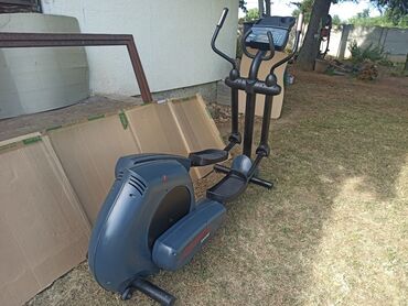 Ostale sprave za vežbanje: Elipticni (kros) trenazer "Life fitness 9500HR", koriscen ali sasvim — 5