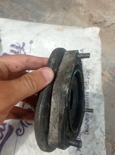 Amortizator yastıqları: 2eded prius disq kalpakti biri 10m cüt 15verem. prius şit üsdü jbl — 5