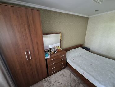 спальный гарнитур советский: Спальный гарнитур, Б/у, Двуспальная кровать, Шкаф, Комод, Россия, Дерево, Самовывоз
