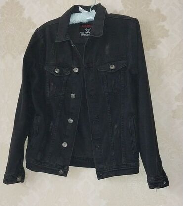 Kurtkalar: Jaket.oğlan.Rəng qara.az geyinilib.prablemi yoxdu. Razmer:38,40. Elaqe