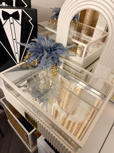 Xonçalar: 12 ədəd xonça satılır 1 dəfə istifadə olunub. Yenidir. Güllər və — 7