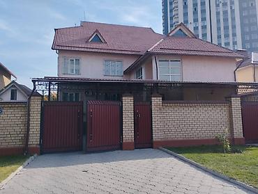 Продажа коттеджей и домов: Продается или сдается на длительный срок благоустроенный 2-х этажный — 1