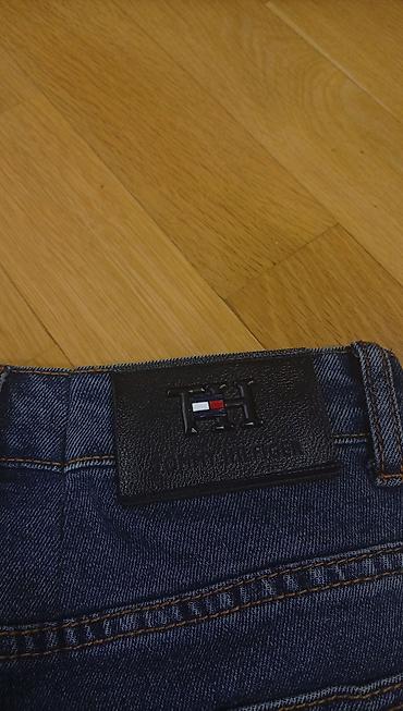 Tommy Hilfiger kişi cinsi cins şalvar - Model: Klassik düz kəsim