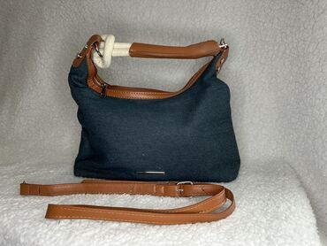 синяя замшевая сумка: Новая сумка джинсовая В комплект входит длинный ремешок Размер: 28x25