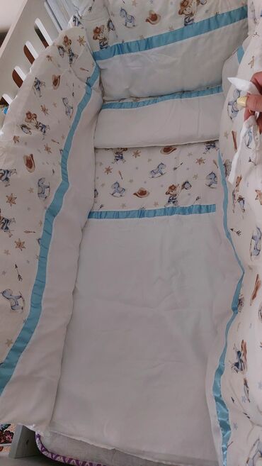 Beşiklər: Oğlan və qız üçün, İşlənmiş, Dördbucaq, Beşik, Dəst ilə, Matras ilə, Yellənmə mexanizmsiz — 7