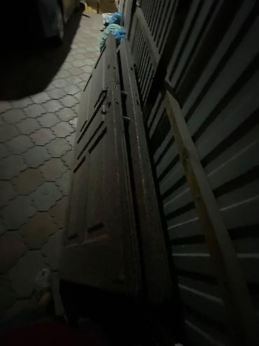 брон двери: Бронированная дверь, снаружи обшита деревом Высота: 230см Ширина одной — 2
