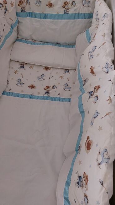 Beşiklər: Oğlan və qız üçün, İşlənmiş, Dördbucaq, Beşik, Dəst ilə, Matras ilə, Yellənmə mexanizmsiz — 9