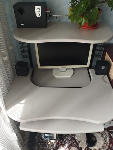 Столы: Компьютерный Стол, цвет - Серый, Б/у