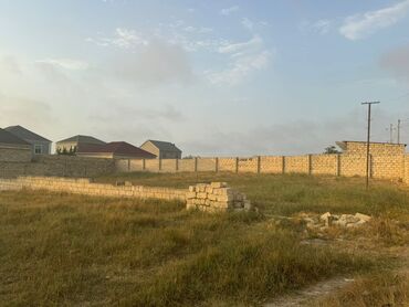 Saray qəsəbəsində,ana(asfalt) yoldan 400metr içeride yerləşən 10 sot