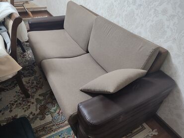 раскладной диван с двумя креслами: Цвет - Коричневый, Б/у