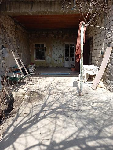 Həyət evləri və villalar: 2 mərtəbəli həyət evi hər mərtəbədə sanitar qovsaq mətbəxdə var orta — 1