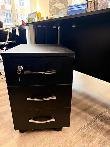 Ofis masaları: İşlənmiş, Müdir üçün, Dördbucaq masa — 3