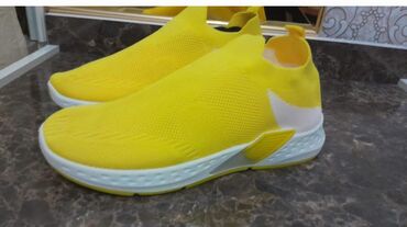 Кроссовки и спортивная обувь: Размер: 40, цвет - Желтый, Новый
