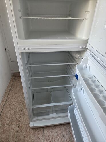 Маслобойки: Б/у 2 двери Indesit Холодильник Продажа, цвет - Белый