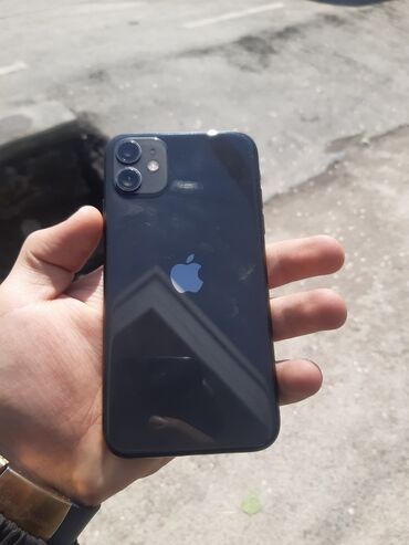 IPhone 11, Б/у, 128 ГБ, Черный, Защитное стекло, 75 %