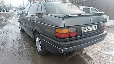 Volkswagen: Volkswagen Passat: 1988 г., Седан — 4