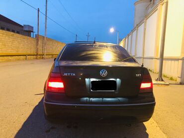 multi sukan: Volkswagen Jetta: 1.8 l. | 2004 il Sedan
