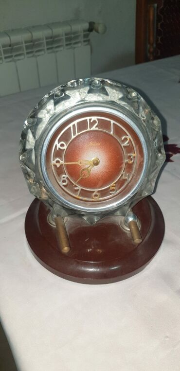 qızıl qol saatı: Salam,xrustal saat əla vıziyyətdə,işləyir