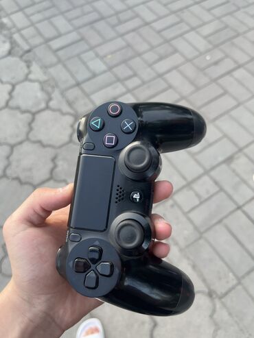 PS4 (Sony PlayStation 4): Продаются 2 джойстика на ПС4 все работает состояние очень хорошее