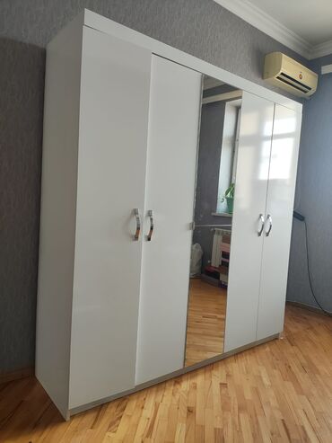 ucuz taxtalar: Endirim olundu Dolab 250 manat. ölçü 2,50x2mt. ünvan varovski