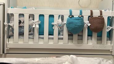 Beşiklər: Oğlan və qız üçün, İşlənmiş, Dördbucaq, Beşik, Dəst ilə, Matras ilə, Yellənmə mexanizm ilə — 8