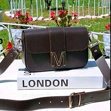 monine torbice: Moderna ženska crossbody torbica sa slovom „M” - Model: kompaktna — 5