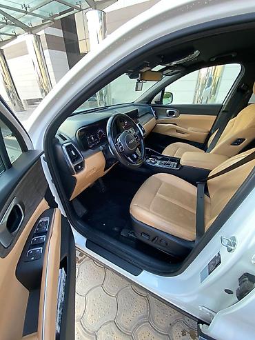 sarento: Kia Sorento – ağ rəngli, yeni loqolu kuzov. Geniş və müasir 7 yerlik — 10